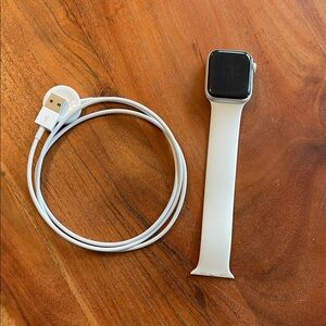 White 40 MM Applewatch Series 6 with Charger, silicone loop band-size 3